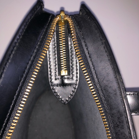 Louis Vuitton Epi Black Leather Shoulder Bag - Picture 14 of 16